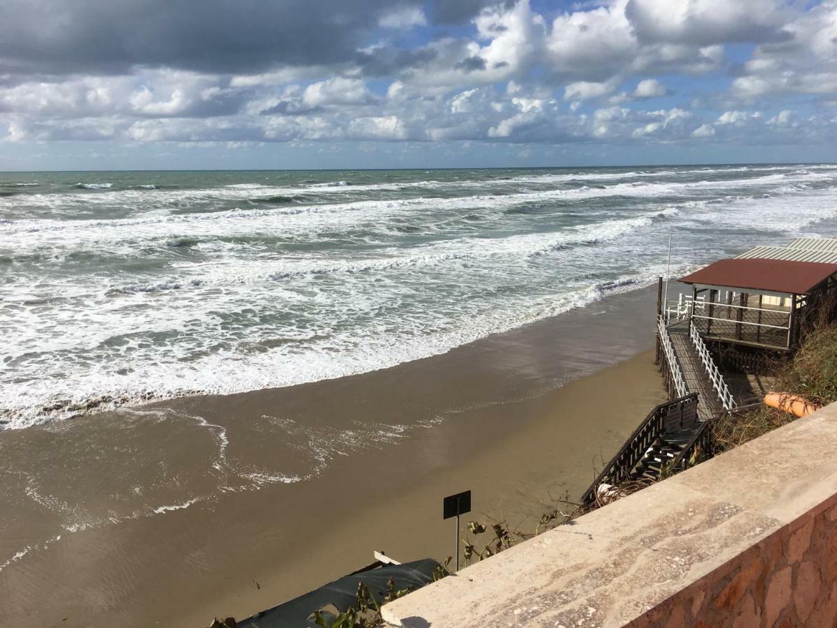 Anzio A Picco Sul Mare! Apartment Luaran gambar