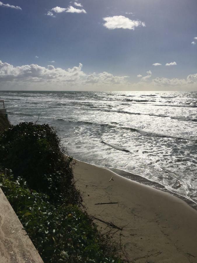 Anzio A Picco Sul Mare! Apartment Luaran gambar